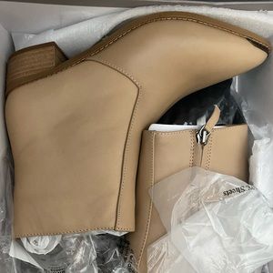 NWT Botkier boots size 7.5